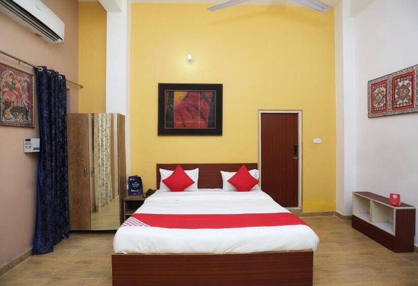 هتل Super Collection O Sara Grand Near Ram Manohar Lohia Hospital