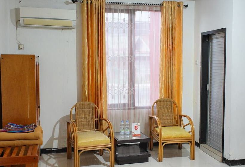 ホテル Oyo 1333 Wisata