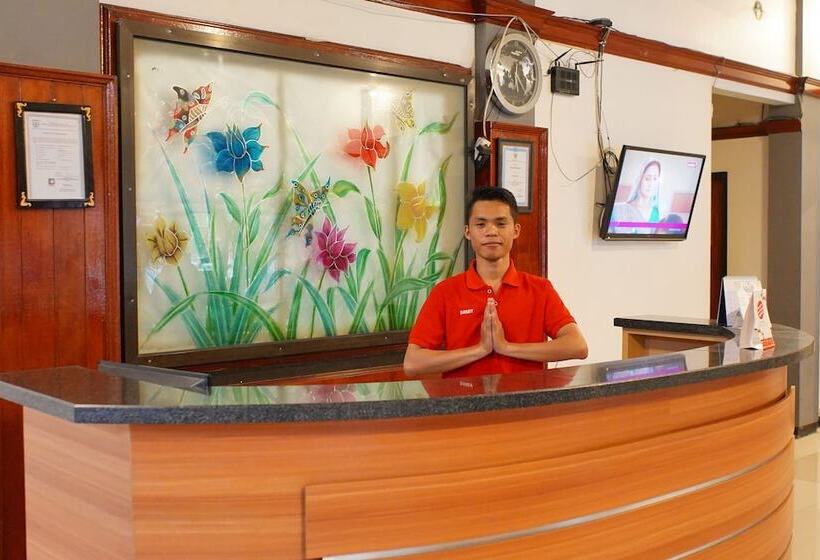 ホテル Oyo 1333 Wisata