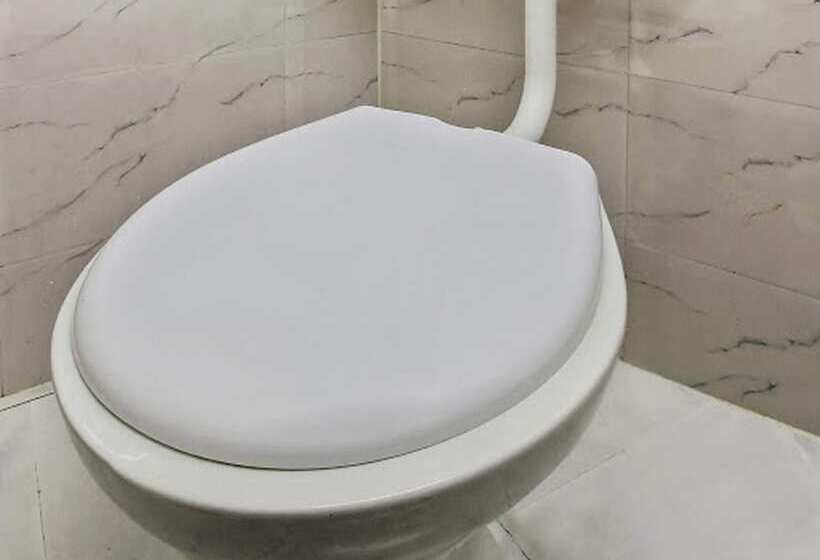 فندق Oyo 48899  V Seven