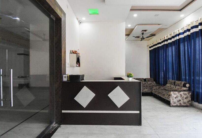 فندق Oyo 48899  V Seven