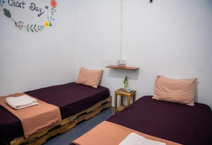 پانسیون Sacred Lotus Vegan Café X Hostel