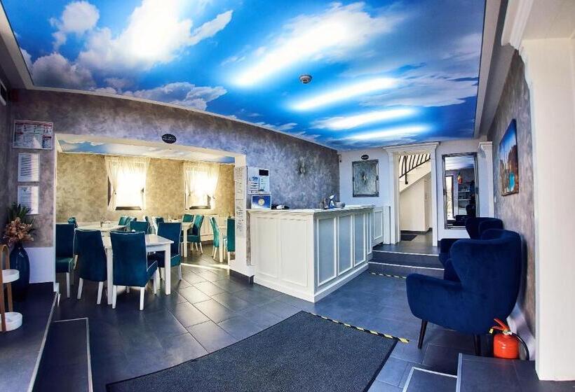 پانسیون Boutique Hotel Casa Medievala
