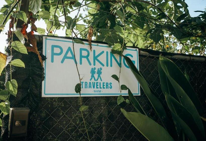 پانسیون Hostal & Café Travelers