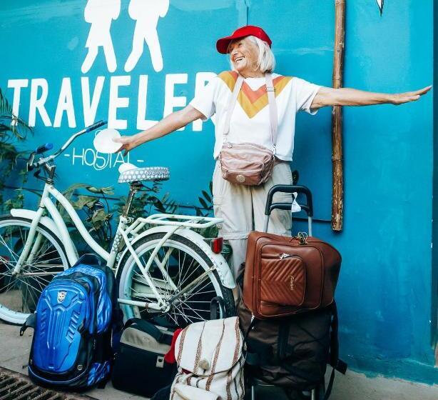 پانسیون Hostal & Café Travelers