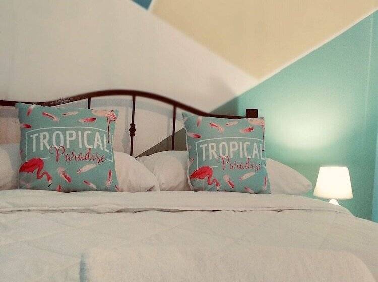 پانسیون Hostal & Café Travelers
