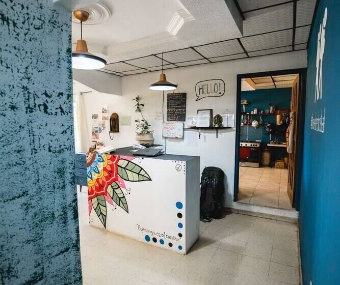 پانسیون Hostal & Café Travelers