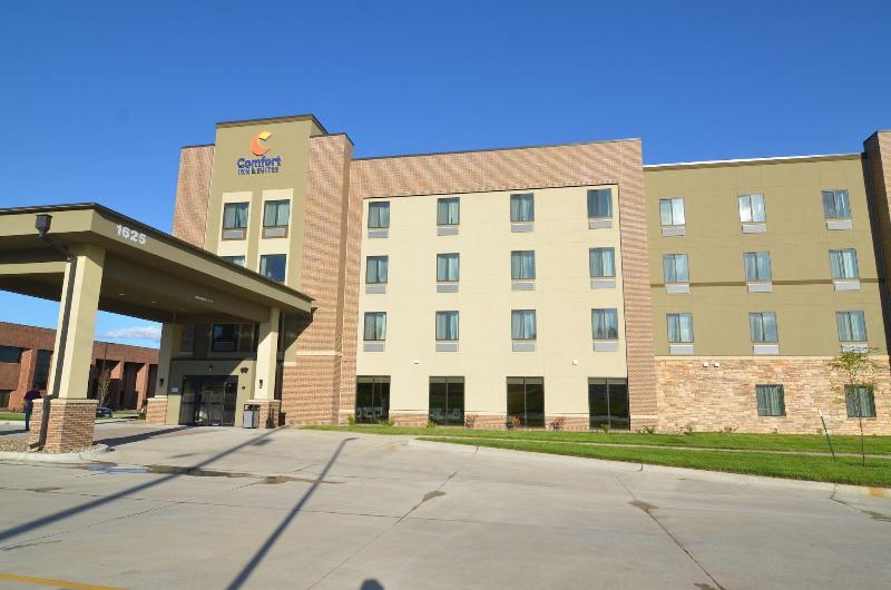 هتل Comfort Inn & Suites West Des Moines
