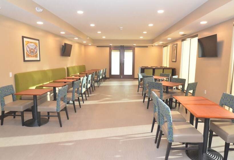 هتل Comfort Inn & Suites West Des Moines