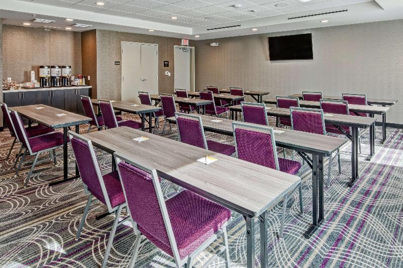 هتل Hampton Inn Fresno Airport