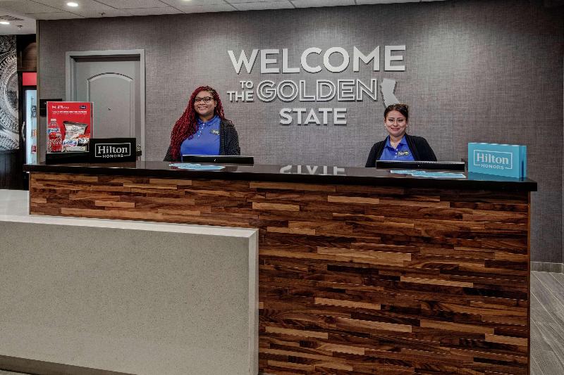 هتل Hampton Inn Fresno Airport