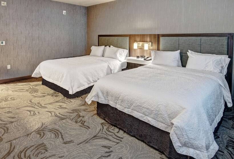 هتل Hampton Inn Fresno Airport