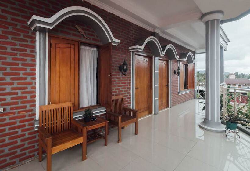 هتل Oyo 1300 Crecia Residence