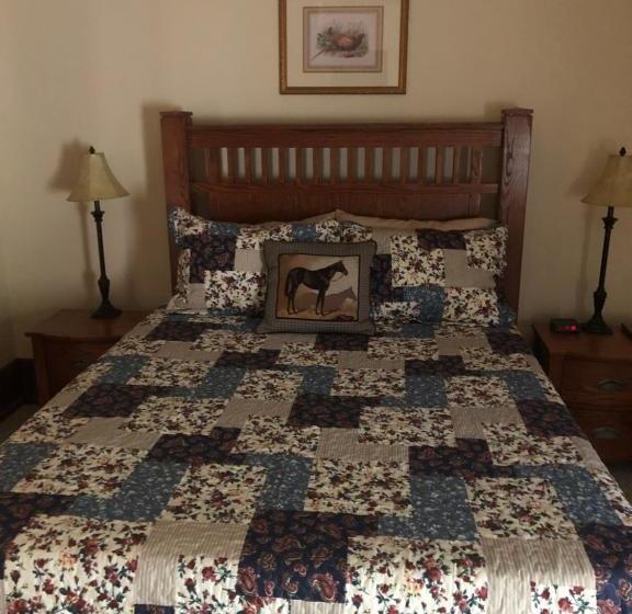 צימר Ottaway Inn Llc