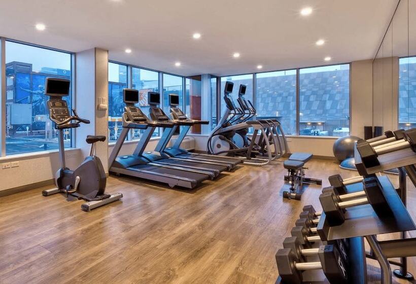 هتل Holiday Inn Express & Suites Jersey City   Holland Tunnel, An Ihg