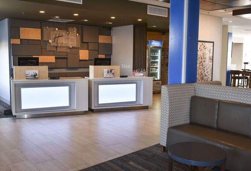 هتل Holiday Inn Express & Suites Madisonville, An Ihg