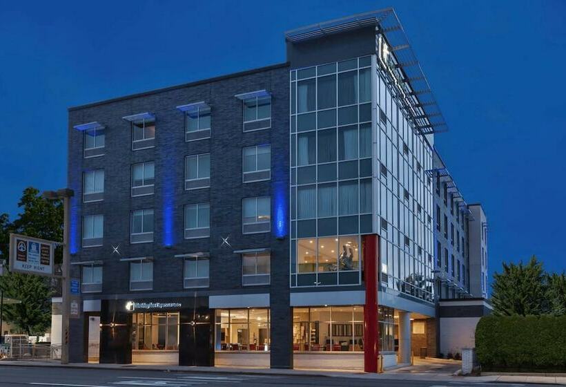 هتل Holiday Inn Express & Suites Jersey City   Holland Tunnel, An Ihg