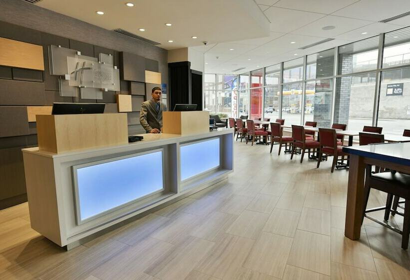 هتل Holiday Inn Express & Suites Jersey City   Holland Tunnel, An Ihg