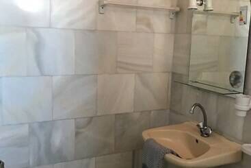 هتل Angela   Zoi Rooms