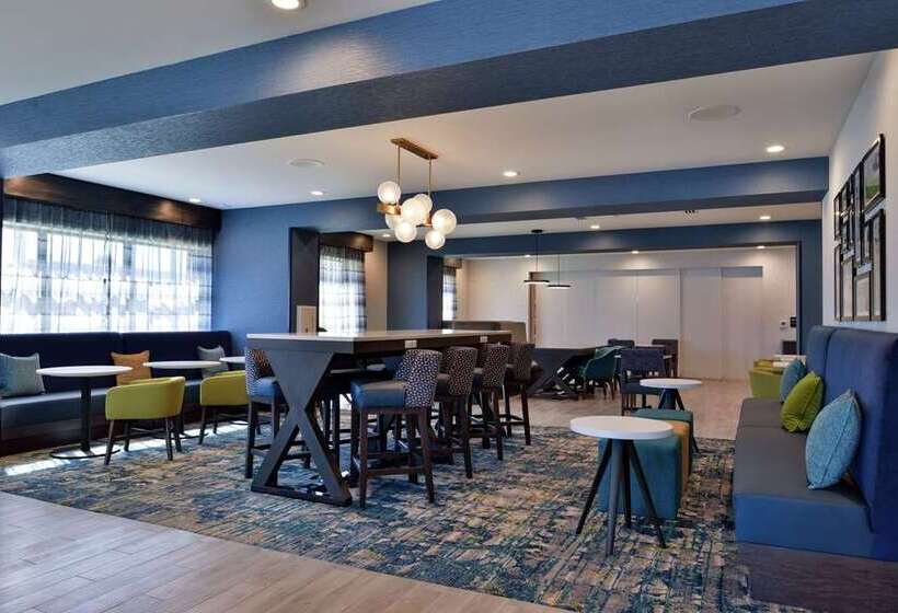 בית מלון כפרי Hampton Inn Cedar Falls Downtown