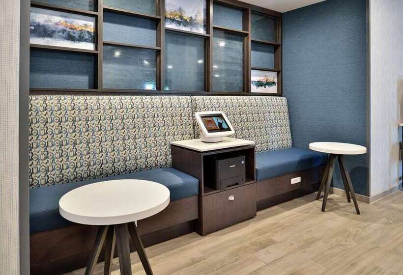 בית מלון כפרי Hampton Inn Cedar Falls Downtown
