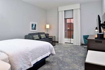 هتل Hampton Inn Cedar Falls Downtown