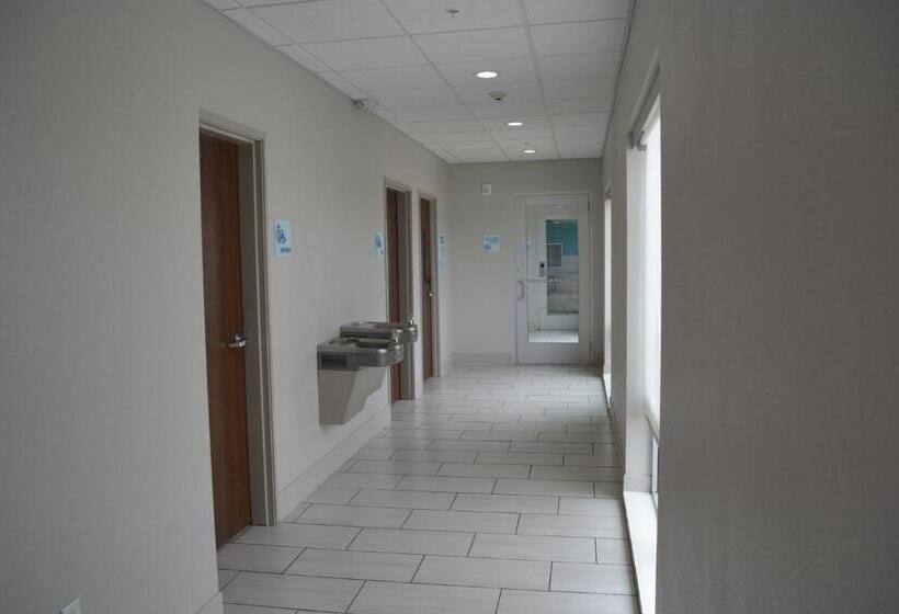בית מלון כפרי Holiday Inn Express & Suites   Liberal, An Ihg