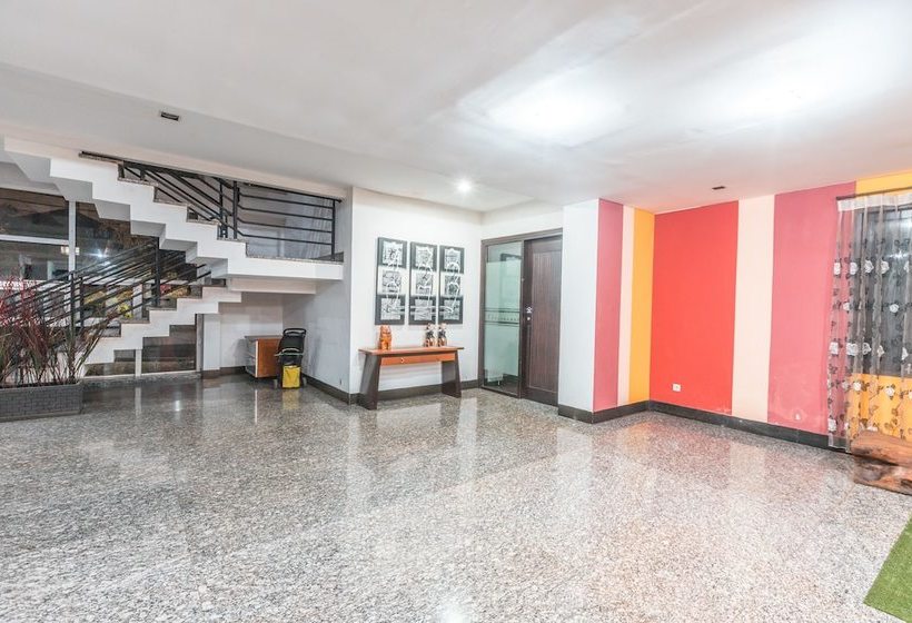 ホテル Oyo Flagship 1437 W Residence
