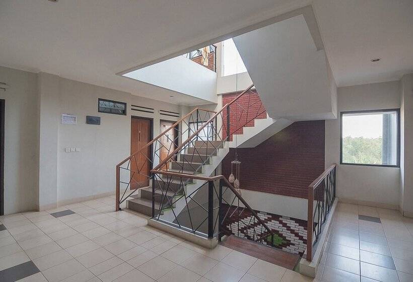 Пансион Reddoorz Syariah Near Krida Nusantara