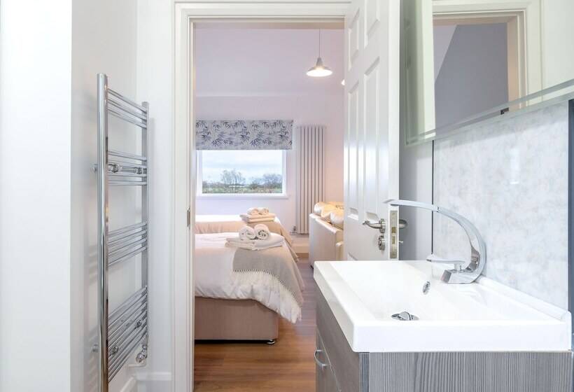 پانسیون Willow House Bed & Breakfast And Orchard Studios Self Catering