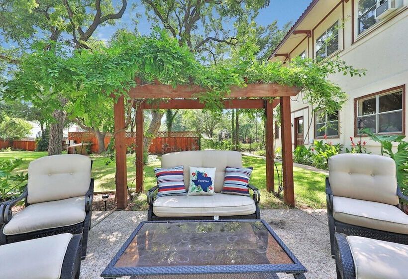 The Lancaster Manor Bed And Breakfast