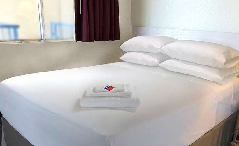 Отель Americas Best Value Inn Roosevelt Ballard