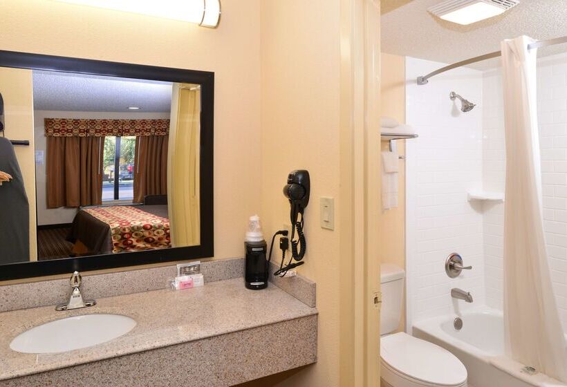 هتل Americas Best Value Inn Tupelo Barnes Crossing