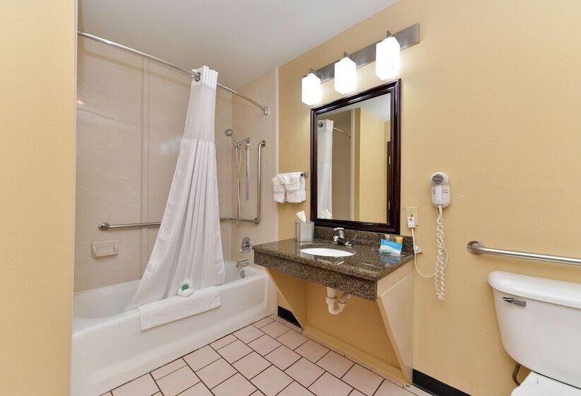 هتل Baymont By Wyndham Ardmore I 35