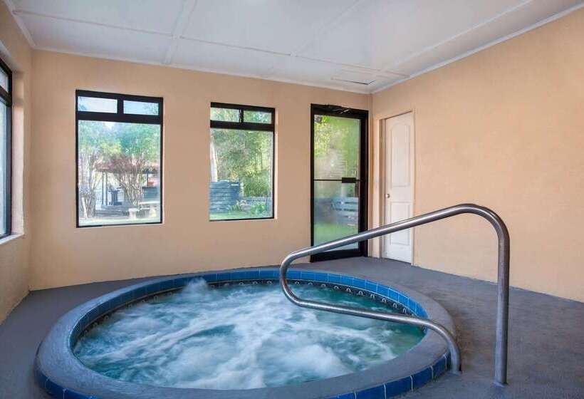 هتل Baymont By Wyndham Lake City