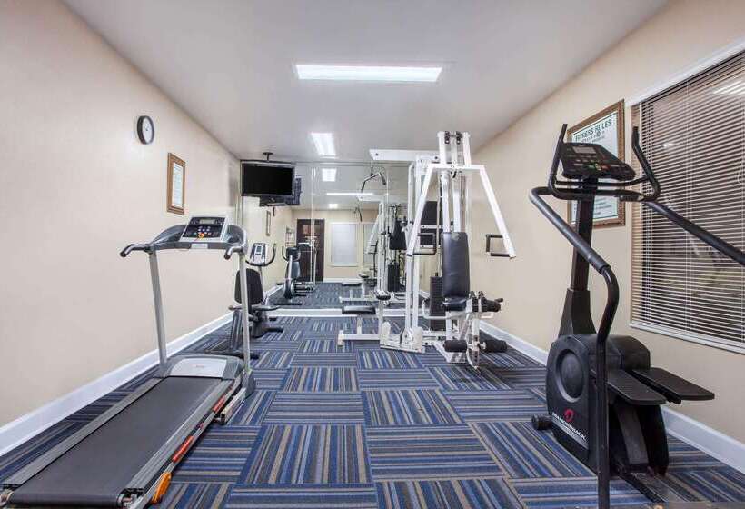هتل Baymont By Wyndham Lake City