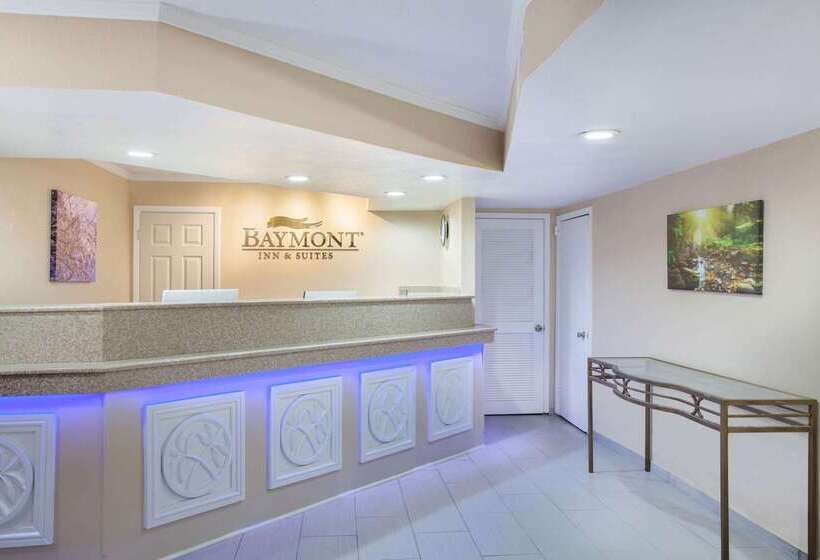 هتل Baymont By Wyndham Lake City