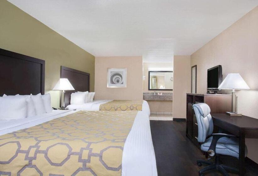 هتل Baymont By Wyndham Lake City