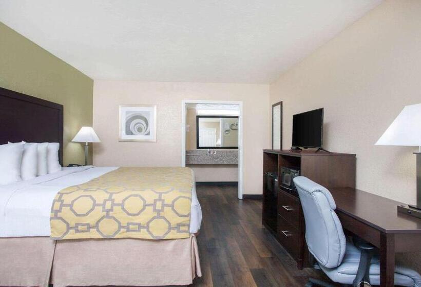 هتل Baymont By Wyndham Lake City