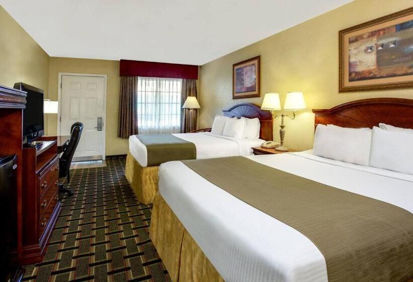 هتل Baymont By Wyndham Lake City