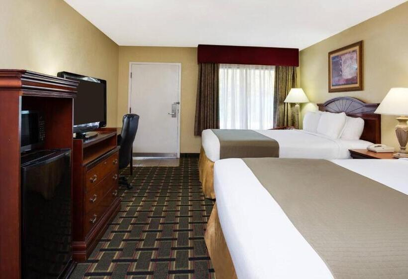 هتل Baymont By Wyndham Lake City