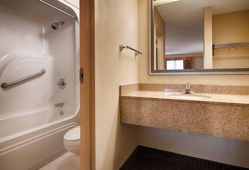 هتل Best Western Inn & Suites Monroe