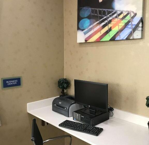 هتل Best Western Inn & Suites Monroe