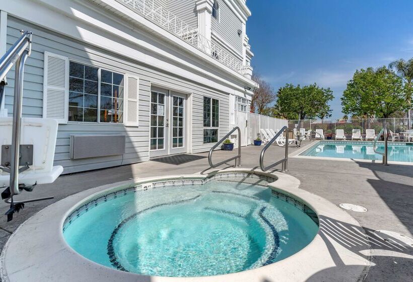 호텔 Best Western Luxury Inn