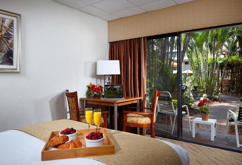 هتل Best Western Naples Inn & Suites