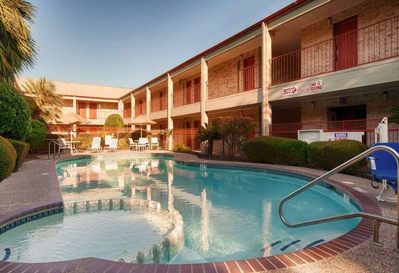 호텔 Surestay Plus By Best Western San Antonio Fiesta Inn