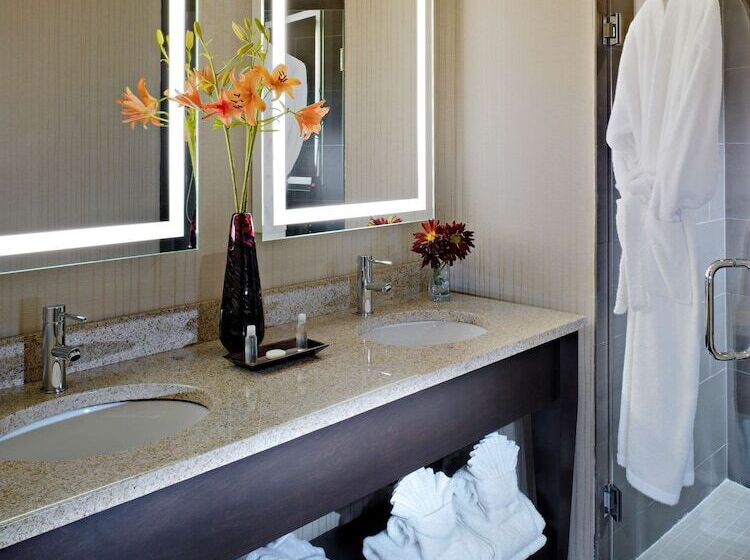 هتل Best Western Plus Hawthorne Terrace