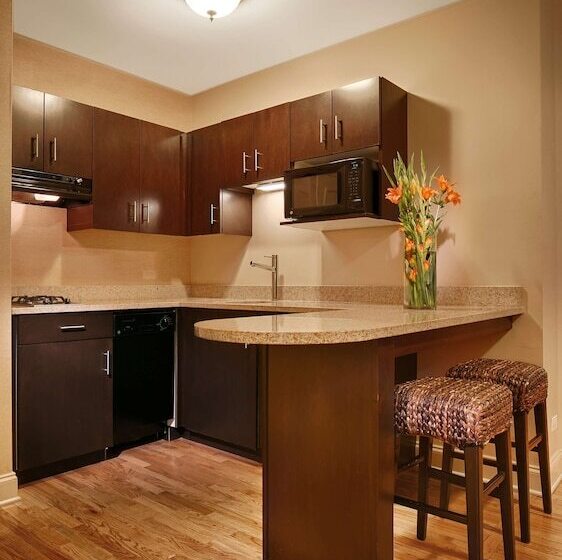 هتل Best Western Plus Hawthorne Terrace