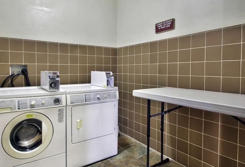 Отель Best Western Salinas Valley Inn & Suites