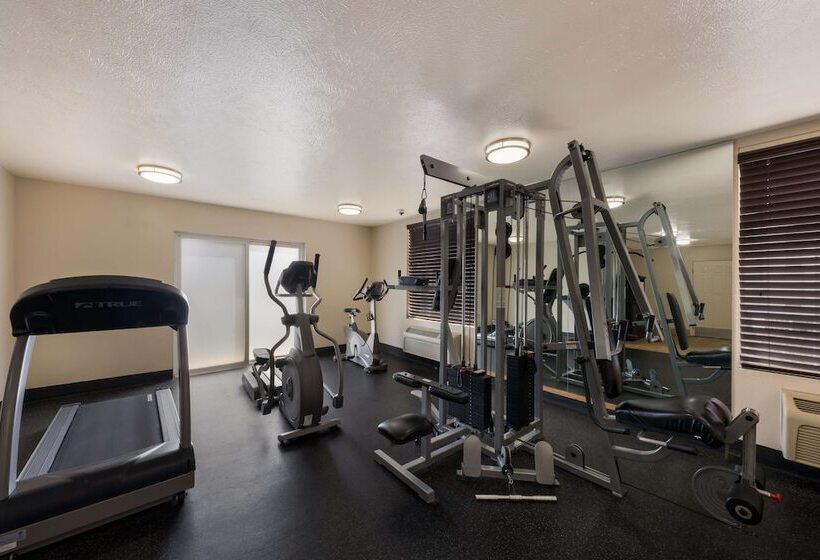 Отель Best Western Salinas Valley Inn & Suites